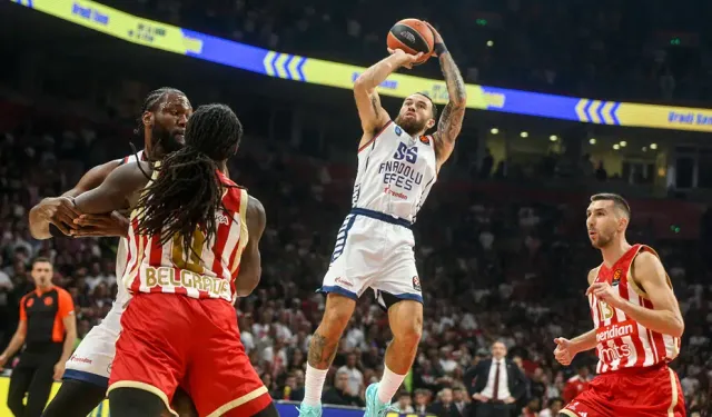 Anadolu Efes EuroLeague'de İkinci Yenilgisini Aldı: Kızılyıldız Deplasmanında Belgrad Arena'da Kaybetti!