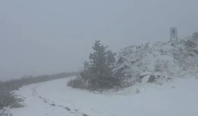 Ankara'da Hava Bir Anda Değişti! Işık Dağı'na Mevsimin İlk Karı Düştü!