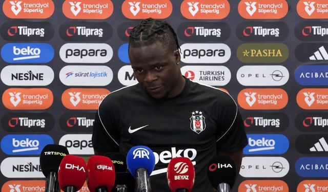 Maçta Oynamadı Ama Tribüne Çağrıldı! Beşiktaş Taraftarından Olaitan'a Sevgi Gösterisi