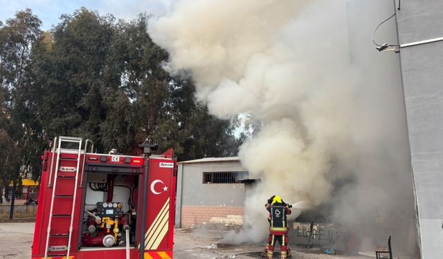 Ayvalık'ta Okulun Kalorifer Dairesinde Yangın! İtfaiye Ekipleri Müdahale Etti