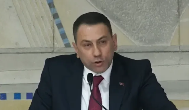 Yasin Sağay'dan Ahmet Akın'a: Tabela değiştirmek hizmet etmek değildir!