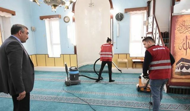 Balya'da Ramazan öncesi Camiler temizleniyor