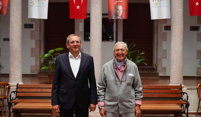 Rahmi Koç, Ayvalık Belediyesi'ni ziyaret etti