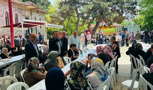 Mustafa Canbey, Balya'da mahalle hayırlarına katıldı