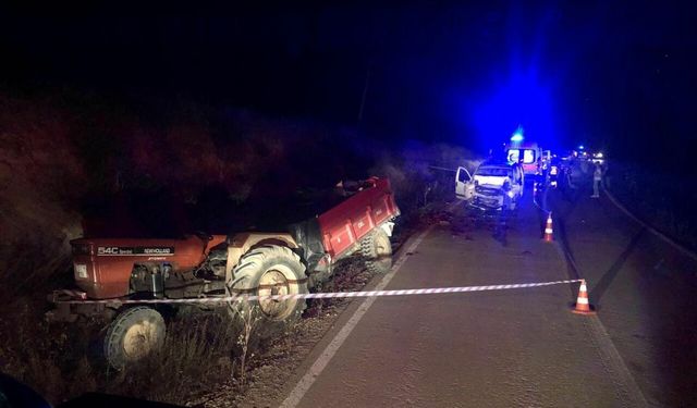 Dursunbey'de otomobilin traktöre çarpması sonucu 1 kişi öldü, 3 kişi yaralandı