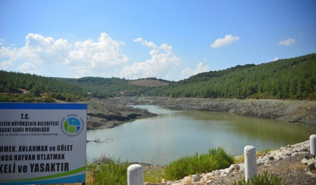 Savaştepe'de Tütünlük Göleti'ndeki su azlığına "bilinçsiz sulama"nın neden olduğu iddiası
