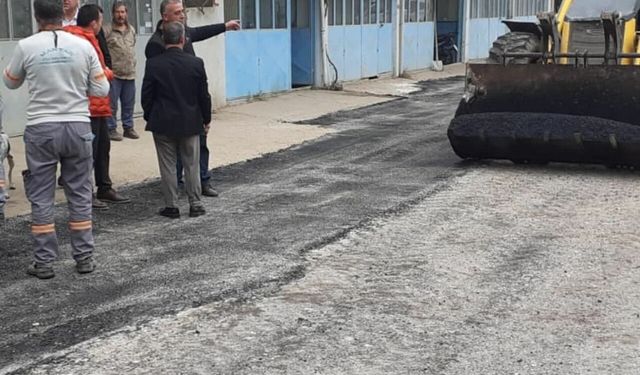 Manyas’ta yol çalışmaları hız kesmeden devam ediyor!