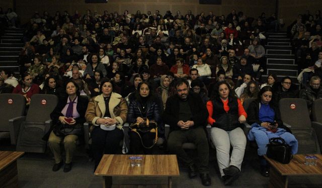 Susurluk Belediye Tiyatrosu’ndan Unutulmaz Gösteri: “Mutfakta Devrim''