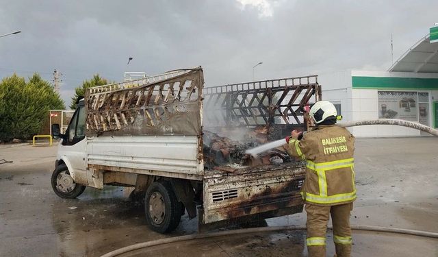 Facianın eşiğinden dönüldü! Gömeç'te akaryakıt istasyonunda araç yangını!
