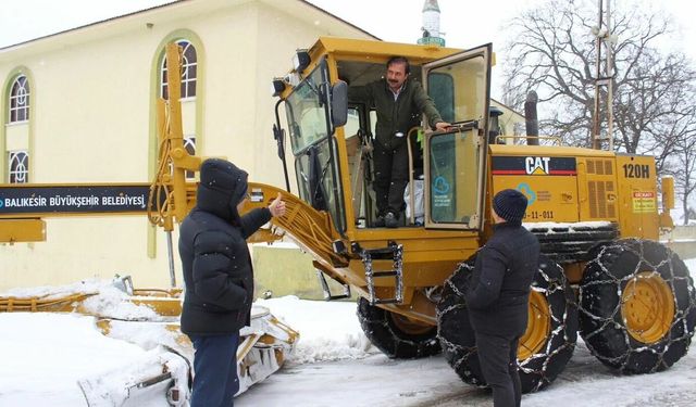 Susurluk’ta karla mücadele devam ediyor: Başkan Semizel sahada!