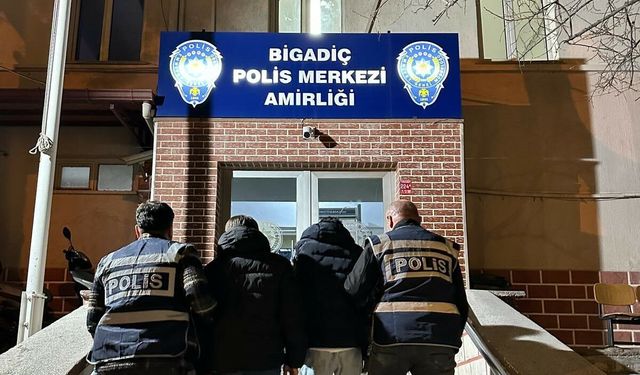 Bigadiç’te 1,5 Milyon Liralık Dolandırıcılık! Sahte Emniyet Müdürleri Yakalandı
