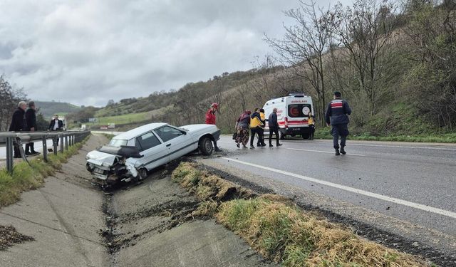 Susurluk'ta Kaza: 2 Yaralı Hastaneye Kaldırıldı!