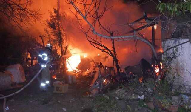 Bigadiç'te Korkutan Yangın: 91 Yaşındaki Yaşlı Kadın Dumandan Etkilendi