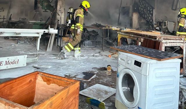 Gönen'de korkutan yangın! Marangoz atölyesi alev aldı!