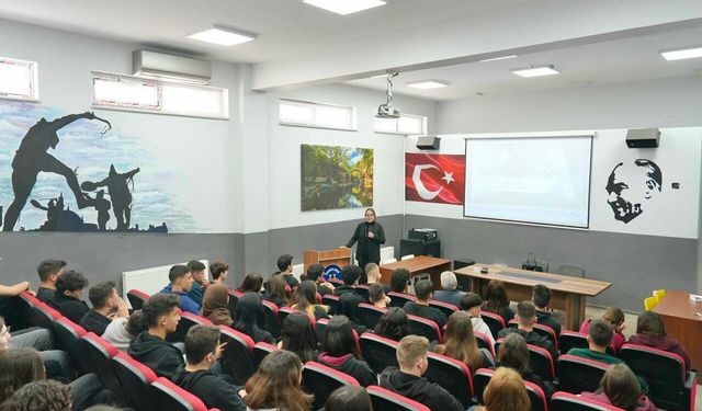 Burhaniye Belediyesi'nden Gençlere Şiddete Karşı Ders Gibi Sunum!