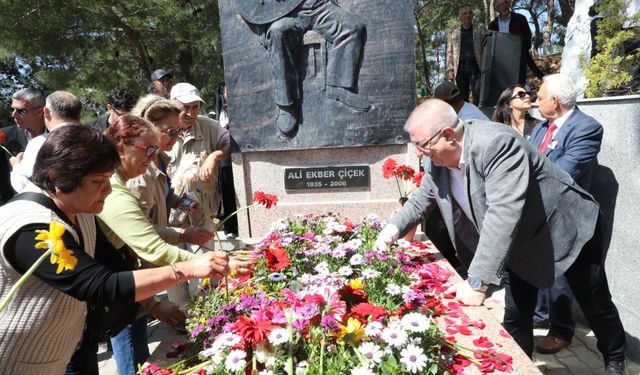 Türk Halk Müziği'nin Efsanesi Ali Ekber Çiçek, Vefatının 19. Yılında Edremit'te Anıldı