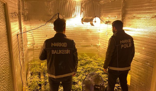 Apartman dairesini uyuşturucu imalathanesine dönüştürmüş!