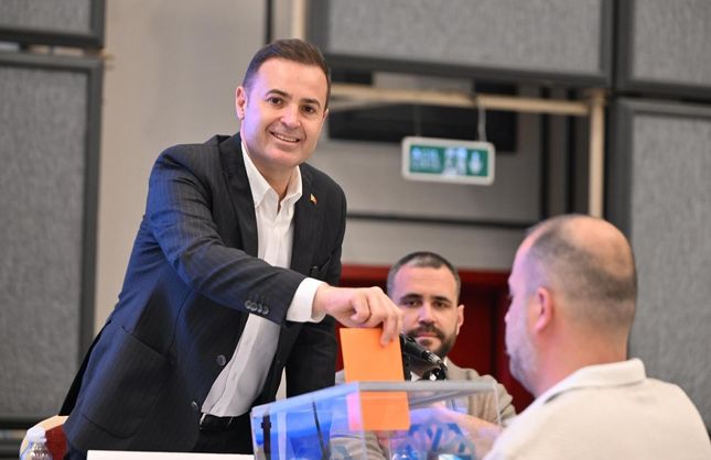 YAĞLI GÜREŞ BİRLİĞİ AHMET AKIN'LA DEVAM