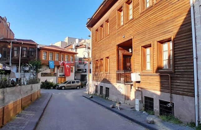 HEM YARIM KALDI, HEM TARİHİ YAPI TAHRİP EDİLDİ!