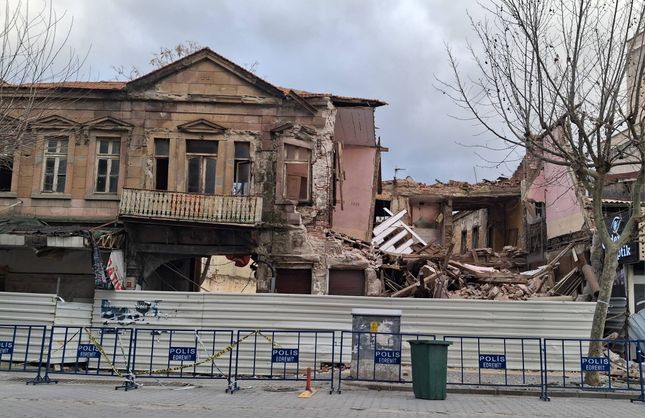 EDREMİT'TE TARİHİ HAN ÇIKMAZI! BU SATIŞ KARARI HERKESİ ŞAŞIRTTI