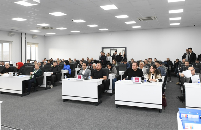 ALTIEYLÜL MECLİSİ KARIŞTI: CHP BÖLÜNDÜ, ENCÜMEN VE BAŞKAN VEKİLLİĞİ MUHALİFLERE GEÇTİ