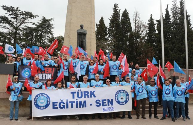 TÜRK EĞİTİM SEN’DEN SESSİZ YÜRÜYÜŞ VE GIYABİ CENAZE NAMAZI