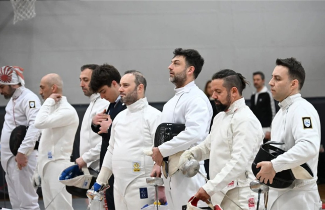 ESKRİM VETERANLAR TÜRKİYE KUPASINDA BALIKESİR'E GÜMÜŞ MADALYA