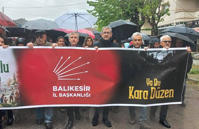 1 MAYIS'TA SÜRPRİZ KARE! HAKAN KESKİN VE ERDEN KÖYBAŞI YAN YANA YÜRÜDÜ