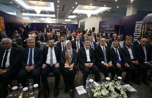 AYVALIK’TA STRATEJİ TOPLANTISI: TARIM, ÜRETİM VE YANGIN MÜCADELESİ MASADA