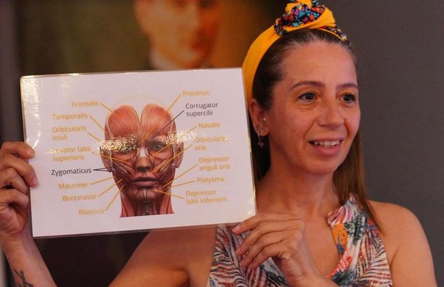 YÜZ YOGA ATÖLYESİNDE STRESTEN UZAK BİR GÜN