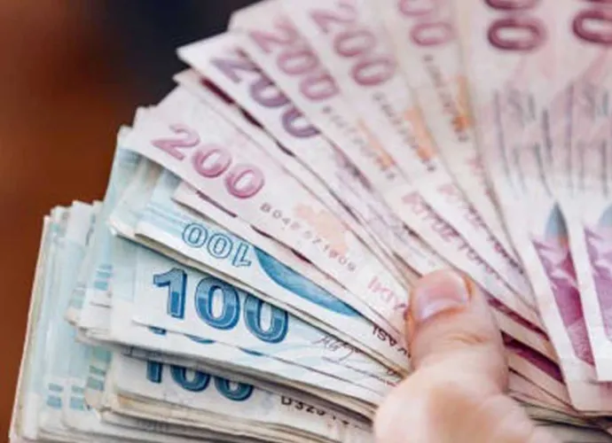 Emekliye Çifte Müjde! Bayram İkramiyesi ve Maaş Ödeme Tarihleri Belli Oldu: İşte SSK, Bağ-Kur ve Emekli Sandığı Takvimi!
