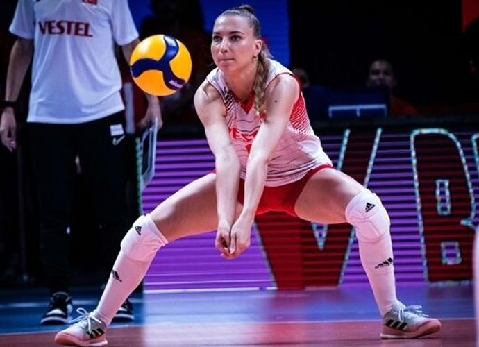 Filenin Sultanları'nda Duygusal Veda! Milli Voleybolcu Meliha Diken Milli Takım Kariyerini Noktaladı!