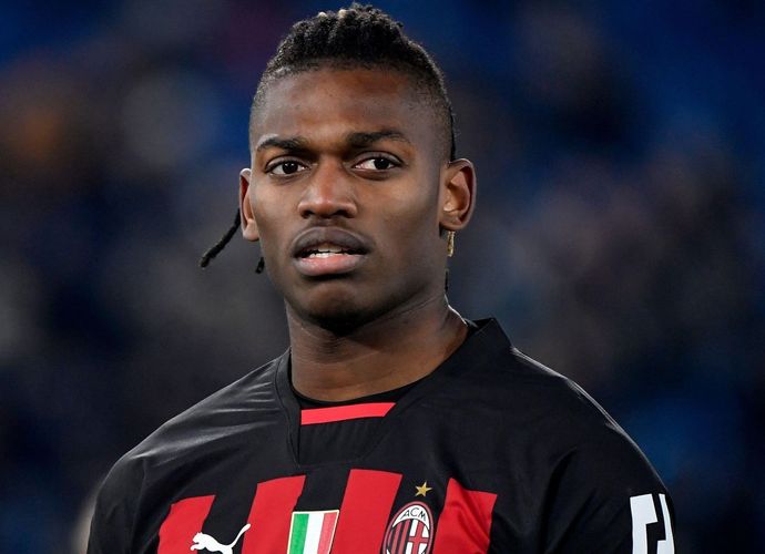 İtalya’da Rafael Leao Düğümü! Fenerbahçe ve Galatasaray Masada Tıkandı: Türkiye Seçeneği Masadan Kalkıyor mu?