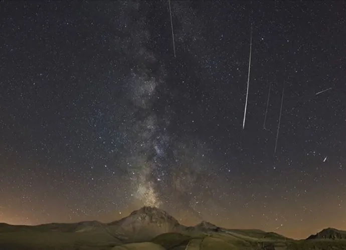Gökyüzünde Büyüleyici Görsel Şölen! 2026 Perseid Meteor Yağmuru Ne Zaman, Saat Kaçta ve Nereden İzlenecek?