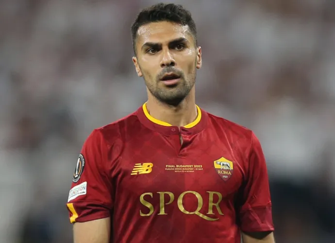 Herkes Sözleşme Yenilemesini Bekliyordu! Zeki Çelik’ten Ezeli Rakibe Şok İmza: Roma’ya Resmen Veda Etti!