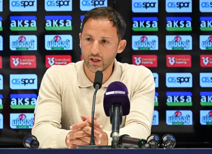 Domenico Tedesco'dan Kasımpaşa Maçı Yorumu: "Yazık Oldu, Savunma Dağıldı"