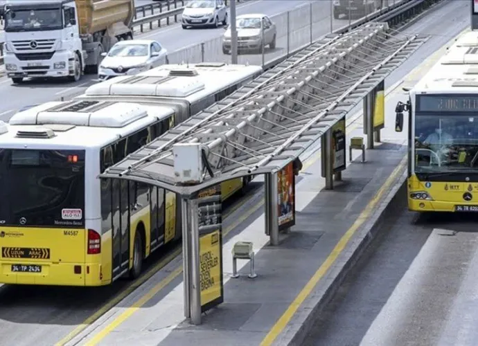 15 Temmuz'da Toplu Taşıma Ücretsiz mi? Yarın Metro, Metrobüs, Marmaray ve Otobüsler Ücretsiz mi Olacak?