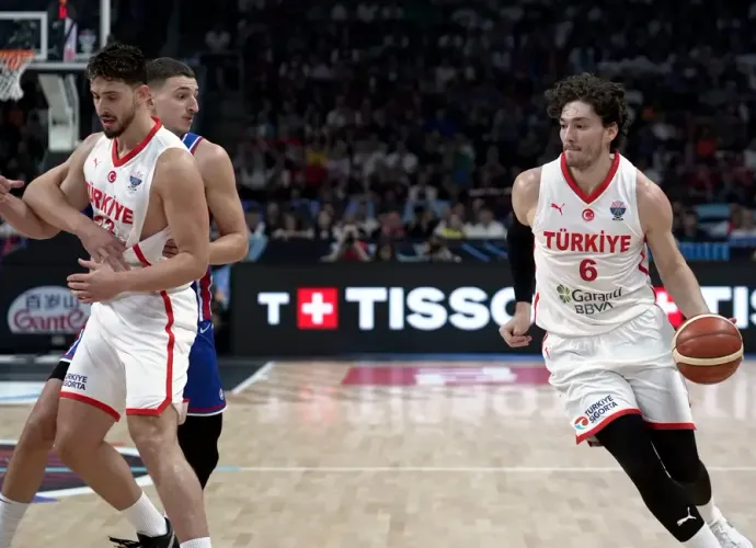 Türkiye - Sırbistan Basketbol Maç Sonucu: Ömer Faruk ve Tarık Biberovic'ten Sırp Savunmasına Darbe!