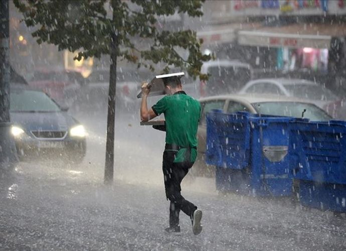 İstanbul Valiliği'nden Acil Hava Durumu Uyarısı! Yarın Akşam Başlıyor: Sağanak, Fırtına ve 6 Derecelik Şok Düşüş!