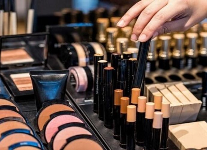 Makyaj Çantaları Boşalıyor mu? Dev Kozmetik Markaları Türkiye'den Çekiliyor mu? İşte O İddianın Perde Arkası!
