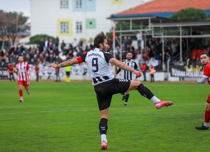 Burhaniye Belediyespor’dan Gol Yağmuru! Tatlıpınarspor’u 12–1 Mağlup Ettiler