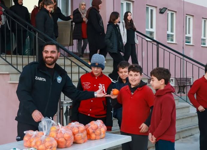 Marmara Adalar’da Okullarda Ücretsiz Mandalina Dağıtımı Başladı