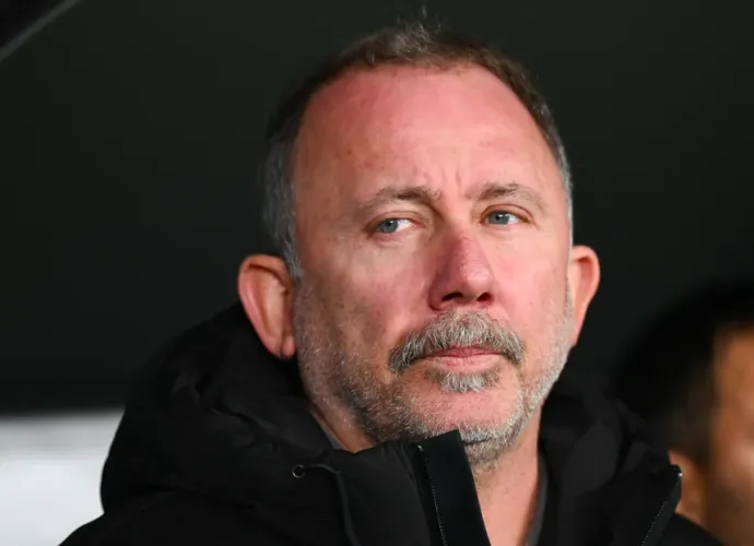 Beşiktaş’ta Eldiven Değişimi: Sergen Yalçın Kararını Verdi! Başakşehir Maçında Kalede Kim Olacak?