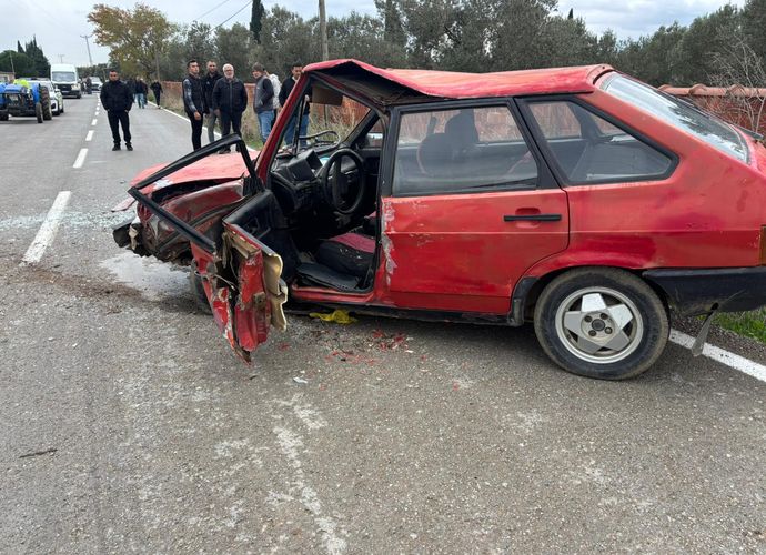 Balıkesir Havran’da Feci Kaza! 3 Yaralı, Bir Kişi Sıkıştı