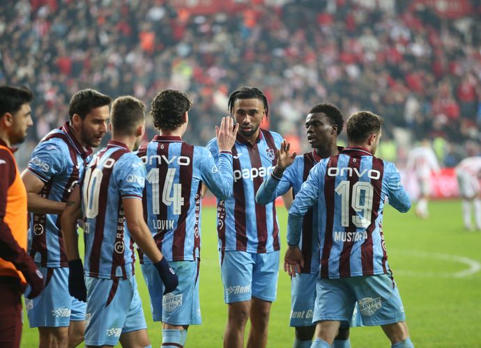 Trabzonspor Samsun’da Şov Yaptı! Paul Onuachu ve Ernest Muçi Attı, Karadeniz’in Kralı Belli Oldu!