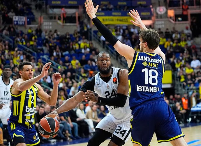 Fenerbahçe Beko Eurleague'de 8'de 8 Yaparak Tarih Yazmaya Devam Ediyor! Partizan'ı Devirdi!