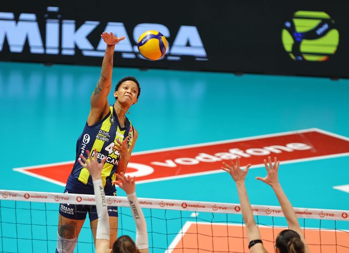Fenerbahçe Medicana İlBank Karşısında Set Vermedi: İşte Burhan Felek'teki Maçın Tüm Detayları!