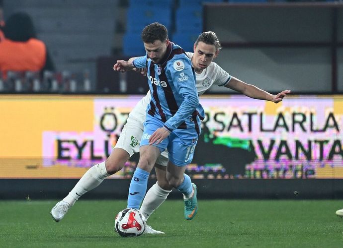 Karadeniz Derbisi'nde Sessiz İlk Yarı! Trabzonspor 0-0 Çaykur Rizespor
