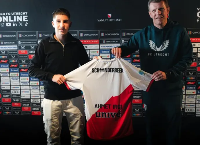 Hollanda’da Bir Türk Yıldız Daha Parlıyor! 15 Yaşındaki Ahmet İrgi Uthrecht'e İmzayı Attı!