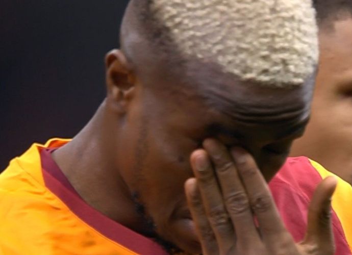 RAMS Park'ta Tarihi Gece! Galatasaray Koreografisi Sonrası Victor Osimhen Gözyaşlarına Boğuldu!